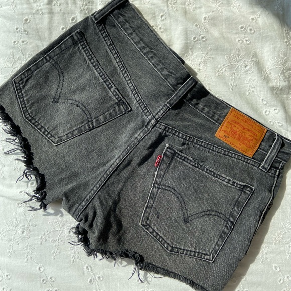 Levi’s 501 Faded Black Denim Shorts (Size 26) - Picture 2 of 6